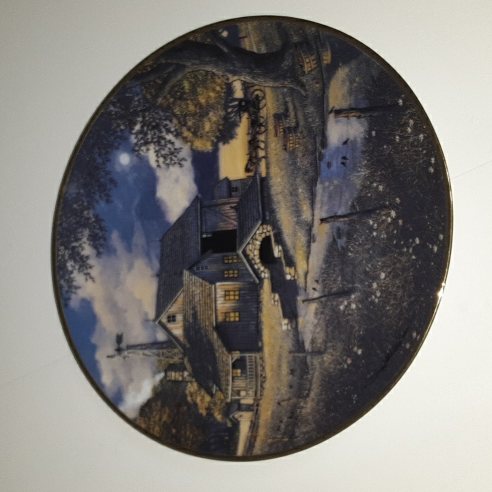 "Harvest Homestead" Franklin Mint Heirloom Plate. Approximately 8".
